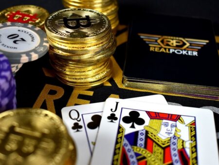 Hva betyr ante i poker?