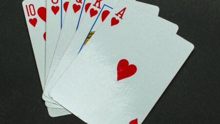 Hva trenger du å vite om slowplaying i poker?