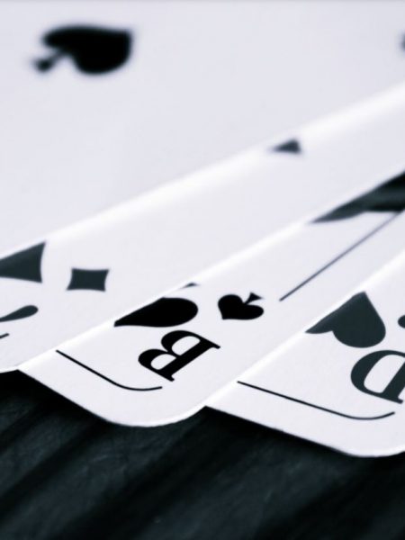 Historien om det populære kortspillet Poker